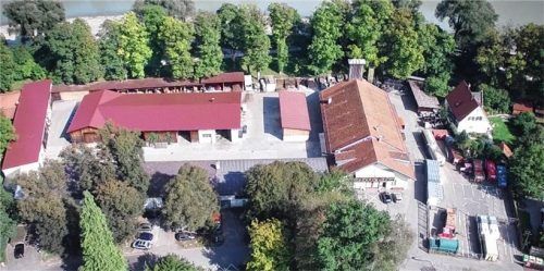 Der Wertstoffhof Wasserburg (rechts) liegt in der Innschleife, der Platz reicht nicht mehr aus, um den Ansprüchen an einen modernen Betrieb gerecht zu werden. Foto Cater
