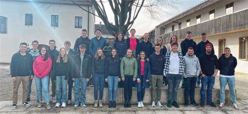 Die Ampfinger Landjugend ist eine Truppe, die bei vielen Veranstaltungen in der Gemeinde gerne hilft.Foto stettner