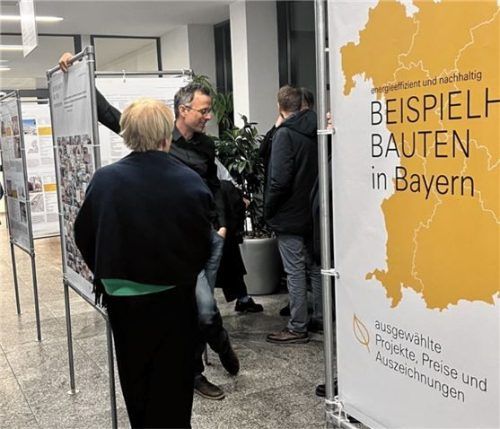 Die Ausstellung „Beispielhafte Bauten“ ist noch bis Donnerstag, 21. März, zu sehen. Foto Landratsamt Mühldorf