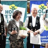 Peter Aicher erhält Ehrennadel in Gold