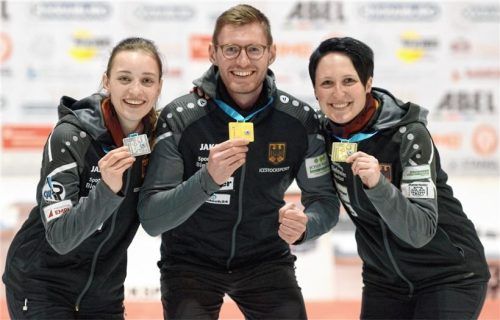Die deutschen EM-Medaillengewinner im Einzel-Zielschießen: Alina Mayer, Europameister Stefan Zellermayer und Verena Gotzler (von links).Foto Albert Kamhuber