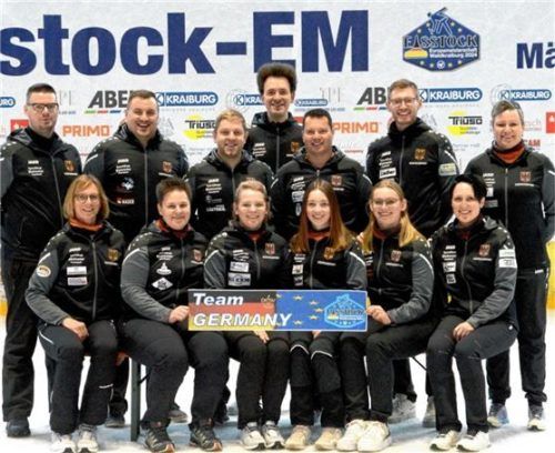 Die deutschen Nationalspieler Stefan Thurner, Ulrike Lachenmayer, Andreas Lambert, Katharina Riepl, Manuel Schmid, Julia Windmeißer, Matthias Peischer, Thomas Elsenberger, Alina Mayer, Selina Steber, Stefan Zellermayer, Verena Gotzler und Marina Dunstmair (von links) wollen die Bilanz von Litauen bei der Heim-EM aufpolieren. Foto Kamhuber