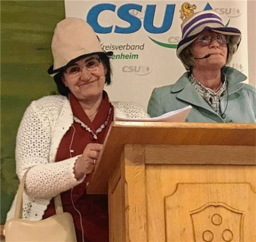 Die Dorfratschen im Einsatz: Rosi Hell (links) und Brigitte Sperger (rechts). Fotos  Dachs