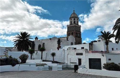 Die ehemalige Hauptstadt Teguise war im 16. und 17. Jahrhundert Ziel von mehreren Piratenangriffen.