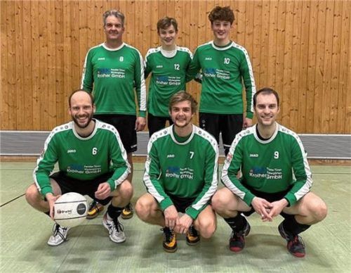 Die erste Mannschaft des MTV Rosenheim hat den dritten Platz in der Bayernliga errungen. Es spielten Lothar Kiermaier, Maxi Ortmeier, Benjamin Bittl (hinten von links), Colin Bäßler, Moritz Kiermaier und Hendrik Bäßler (vorne von links).Foto Weiß