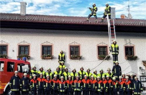Die Fotos zeigen die Nachstellung einer Feuerwehrübung aus dem Jahr 1894, die für das Jubiläum inszeniert wurde. Fotos  re