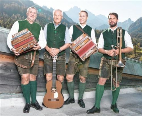 Die Hartl Musi spielt ein großes Repertoire. Fotos RE