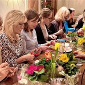 Buntes Gemüse aus dem Garten kommt ins Glas