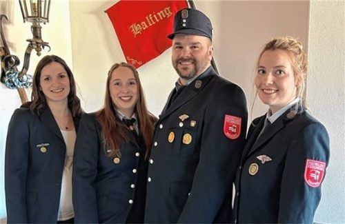 Die neugewählte Vorstandschaft: (von links) Schriftführerin Christina Lechner, Zweite Vorsitzende Maria Hartl, Vorsitzender Manfred Wagner und Kassierin Sophia Knabl.Foto re