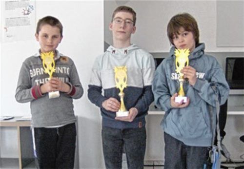 Die Pokalgewinner Klasse für Einsteiger: (von links) Konstantin Horch, Raphael Lindlbauer und Michael Jäger.Foto re