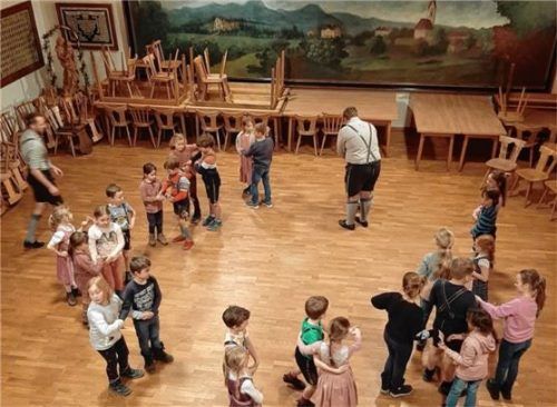 Die Proben für die Kinder- und Jugendgruppe des Trachtenvereins Simssee Süd Stephanskirchen haben wieder begonnen. Foto Re
