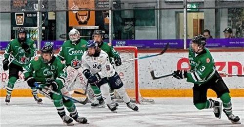 Die Starbulls-Junioren haben es am Wochenende zu Hause gegen Dresden in der eigenen Hand. Foto Starbulls Rosenheim