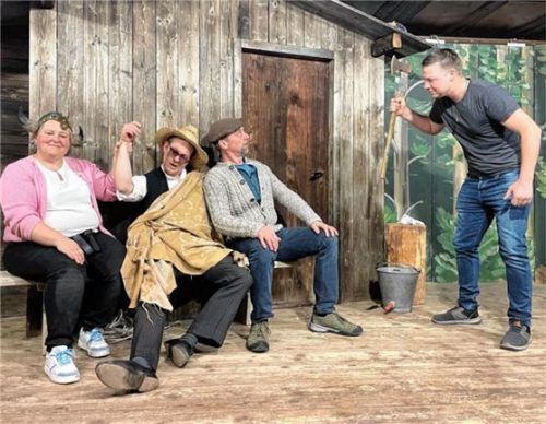 Die Theaterspieler sind schon fleißig am Proben für die „Banditn Bagasch“.Foto  Rothmayer