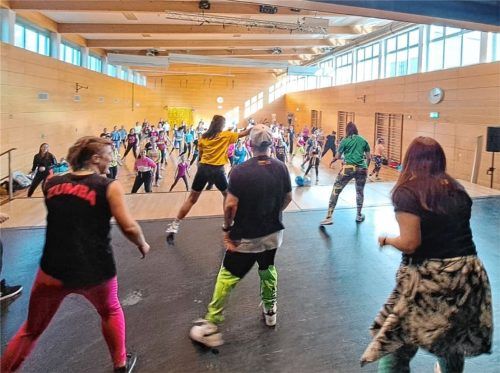 Die Zumba-Party in Ampfing war wieder eine schweißtreibende Angelegenheit.Foto stettner
