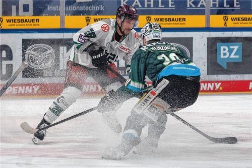 Dominik Kolb war erneut in der Starbulls-Defensive gefordert.Foto Eibner-Pressefoto
