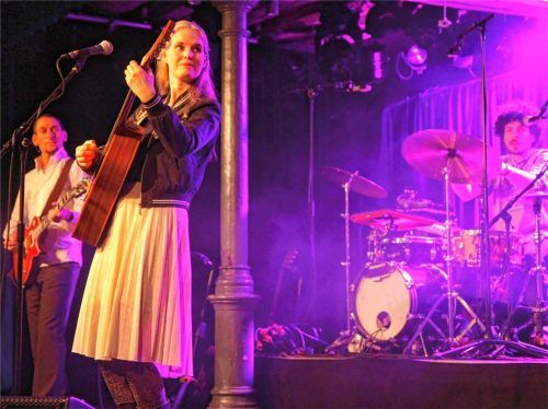 Dota Kehr ließ die Stimmungen der Zuschauer nach Belieben Achterbahn fahren. Foto von ahn