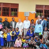 Leitner Reisen leistet Beitrag zu mehr Bildung: Schule in Uganda eröffnet