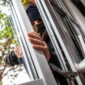 Unbekannten von Terrasse vertrieben