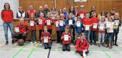 Ein großer Teil der „Sportabzeichen-Absolventen“ kam zur

VerleihungFoto Baumann