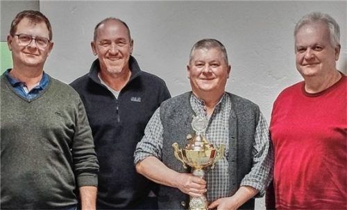 Ein starkes Team beim Wanderpokalschießen stellte die Krieger- und Soldatenkameradschaft Gumattenkirchen mit (von links) Christian Schmid, Josef Stöckl, Ludwig Koller und Anton Sabold.Foto kretschkko