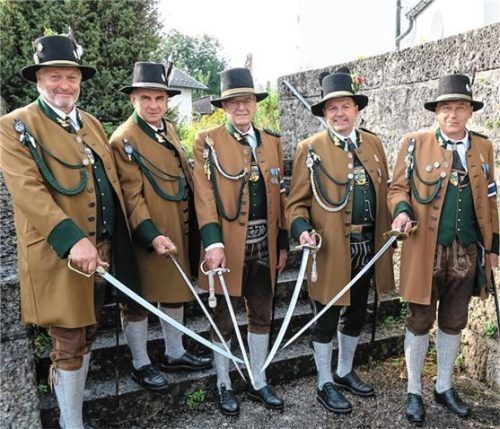 Einer für alle, alle für einen: die Hauptmannschaft der Gebirgsschützenkompanie Raubling. Foto re