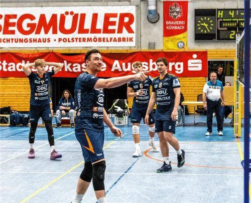 Einige Male sorgten die Schiedsrichterentscheidungen für Diskussionen. Hier Hansi Kessler, der eine solide Partie bot und dafür mit der MVP-Medaille geehrt wurde. Foto Fabian Bartsch