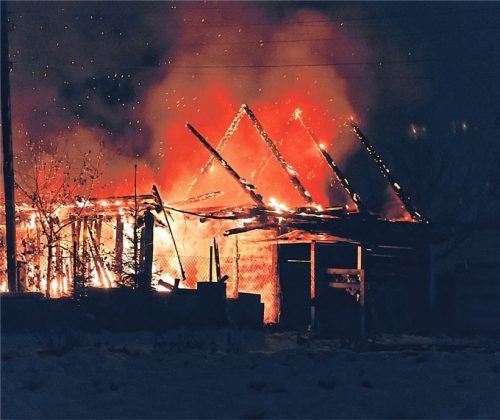 Entbehrt vielfach der wissenschaftlichen Grundlage: die Vorstellung, dass Holzhäuser leichter brennen. Foto Panthermedia/PavelTalashov