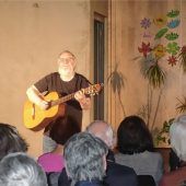 Publikum lacht buchstäblich Tränen