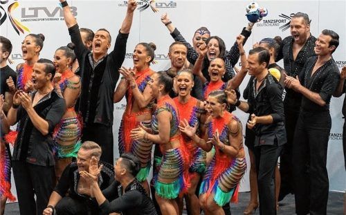 Freude über den ersten Platz: das Team der Formationsgemeinschaft Wasserburg/München in Nürnberg.Foto re