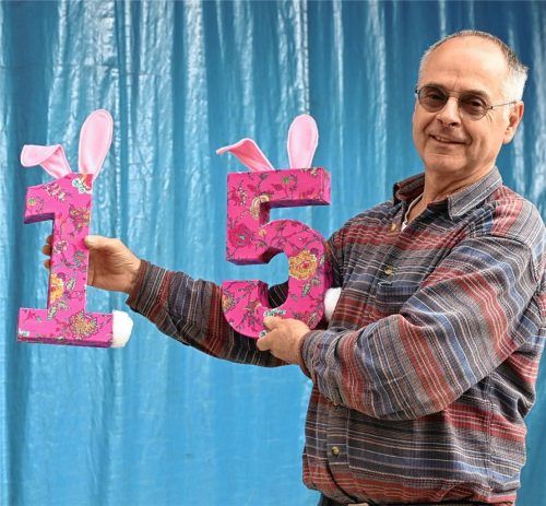 Freut sich auf den „Frühling in Rosenheim“ und das damit verbundene Ostersuchspiel: Schausteller Max Fahrenschon. Foto  Schlecker