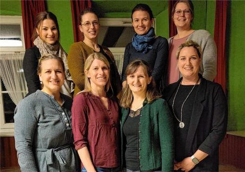 Führungswechsel: Die neue Vorstandschaft mit (hinten, von links) Theresia Niedermaier, Christine Bauer, Elisabeth Siflinger und Veronika Schreiner sowie (vorne, von links) Maria Bauer, Martina Fröhler, Margit Wieczorek und Veronika Niedermaier.Foto Bauer