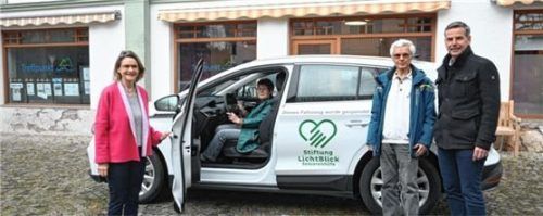 Für den Seniorenfahrdienst haben sich bei Brigitte Schmitz (von links) mit Inge Preisinger und Sigmund Scriba bereits zwei ehrenamtliche Helfer gemeldet. Darüber freut sich auch Bürgermeister Andreas Scheck. Foto Gemeinde Marquartstein