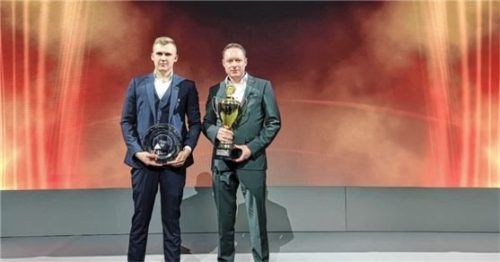 Für ihren Erfolg nahmen (links) Felix Schlecht und Christian Gron in München ihre Auszeichnungen entgegen. Foto Jagla