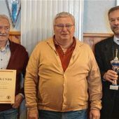 Zweiter Maibaum bereit zum Schmücken