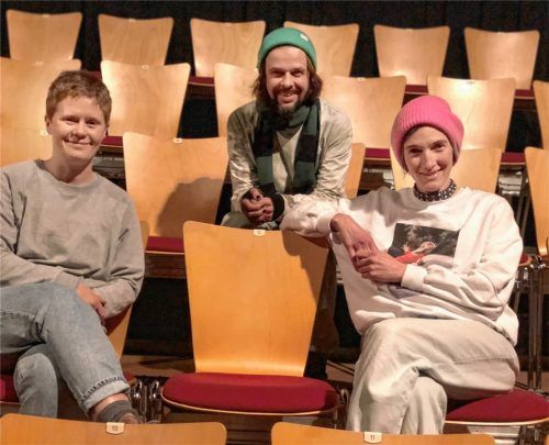 Genießen den Erfolg: (von links) Constanze Dürmeier, Nik Mayr und Annett Segerer aus dem Leitungsteam des Theaters Wasserburg. Foto Duczek