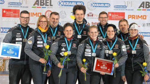Gequältes Lächeln: Sowohl die deutschen Damen, als auch die Herren, holten bei der Heim-Europameisterschaft im Mannschaftsspiel nur Silber.Foto Albert Kamhuber