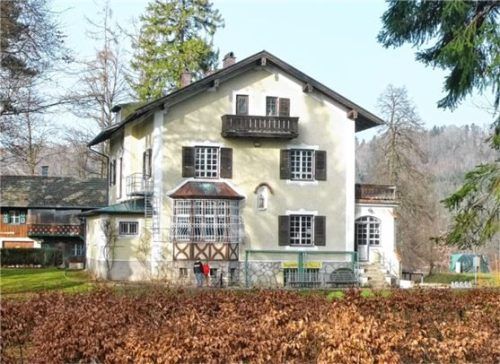 Im denkmalgeschützten Gebäude des Rhodeländer Hofes finden Kinder und Jugendliche ein Domizil für Aktivitäten und Projekte.Foto Krammer