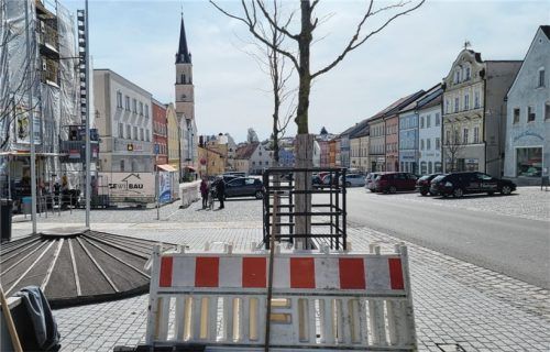 Im Großen und Ganzen ist die Sanierung des Stadtplatzes abgeschlossen. Doch Ulrich Geltinger hat Sorge, dass es finanziell für die Stadt noch ein böses Erwachen geben könnte. Foto Schwarz