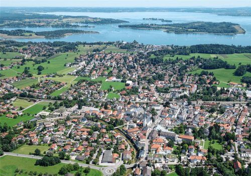 Im vergangenen Jahr hat sich der Tourismus in der Seegemeinde an das Rekordjahr 2019 angenähert – für 2024 erwarte man eine Erholung der Branche.Foto Markt Prien/Mathias Stampfl