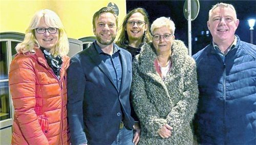 Im Vorstand des Ortsvereins: (von links) Irene Langer, Christian Peiker, Stefan Eisner, Doreen Bogram und Wolfgang Untergehrer. Foto RE