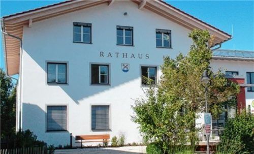 In der Gemeinde Chieming kommen neue Flüchtlinge an, doch Bürgermeister Stefan Reichelt hat eine starke Gemeinde hinter sich. Foto re