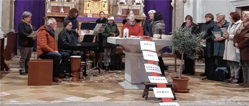 In der Pfarrkirche St. Laurentius beteten zahlreiche Gläubige für Frieden und Freiheit in Palästina. Foto re