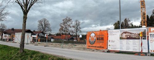 In Nicklheim wird gerade ein viergruppiger Kindergarten gebaut. Die Gesamtkosten belaufen sich auf 5,7 Millionen Euro. Die Erd- und Gründungsarbeiten haben bereits begonnen.Foto Steffenhagen