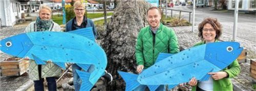 Interkommunale Zusammenarbeit: (von links) Nina Mroczeck von Gliczinski von Prien Marketing, Heike Stettner von der Tourist-Info Frasdorf, Herbert Reiter von der Tourist-Info Aschau und Gabriele Oberloher von der Tourist-Info Rimsting.Foto re