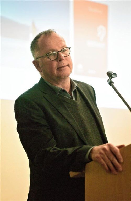 Jesuitenpater und Theologe Dr. Andreas R. Batlogg analysierte den Stand des „Modells Kirche“ und ermutigte die Zuhörer seines Vortrags, positiv zu denken und gesprächsbereit zu bleiben.Foto Günster