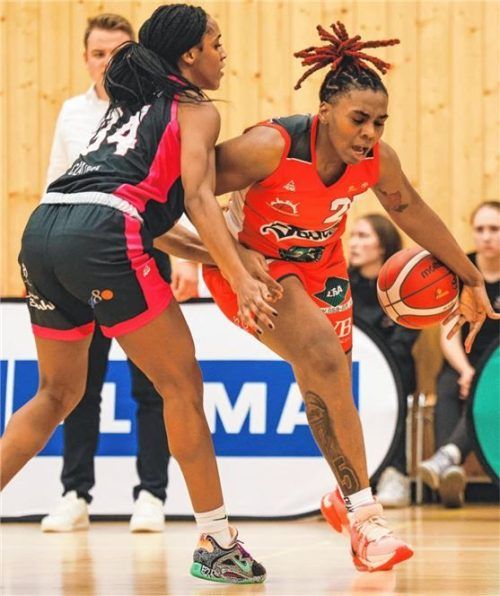 Kayla Simmons (rechts) will mit dem TSV Wasserburg die Tabellenführung verteidigen.Foto Christian Mühlhofer