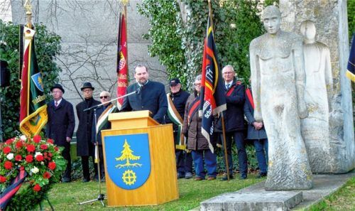 Landtagsabgeordneter Sascha Schnürer bei seiner Gedenkrede. Foto fischer