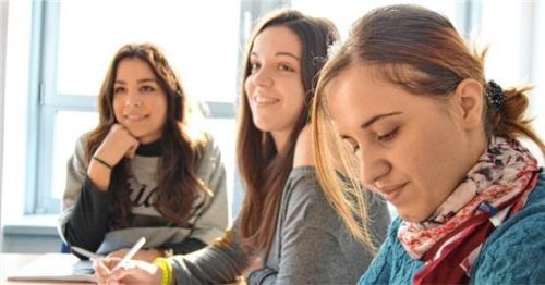 Laut dem Statistischen Bundesamt waren im Jahr 2022 über 65 Prozent aller Bürokräfte und kaufmännischen Angestellten Frauen. Foto pixabay