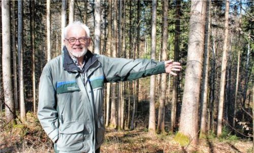 Max Poschner, AELF-Förster des Reviers Wonneberg, geht in Ruhestand. Sein Nachfolger wird Christian Thaler.

Foto AELF Traunstein