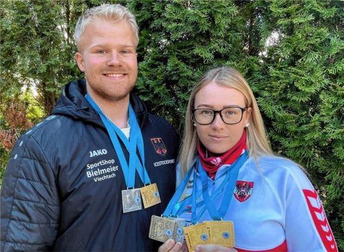 Medaillen um den Hals, die Liebe im Herzen: Weltmeisterin Sophie Schmutzer aus Österreich und der frühere Junioren-Weltmeister Alexander Anzinger.Foto Albert Kamhuber
